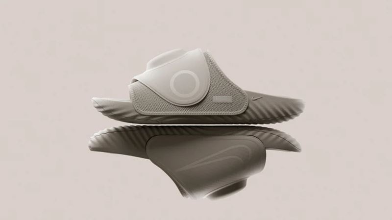 Nike predstavilo inteligentné šľapky, ktoré chodidlá zohrievajú a masírujú vibráciami
